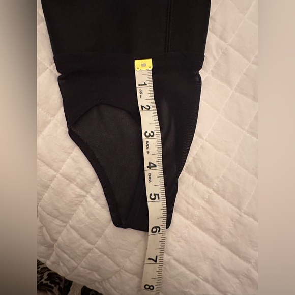 Vintage Tyrolia Ladies Ski Suit With Stirups Size 4 - Picture 16 of 16